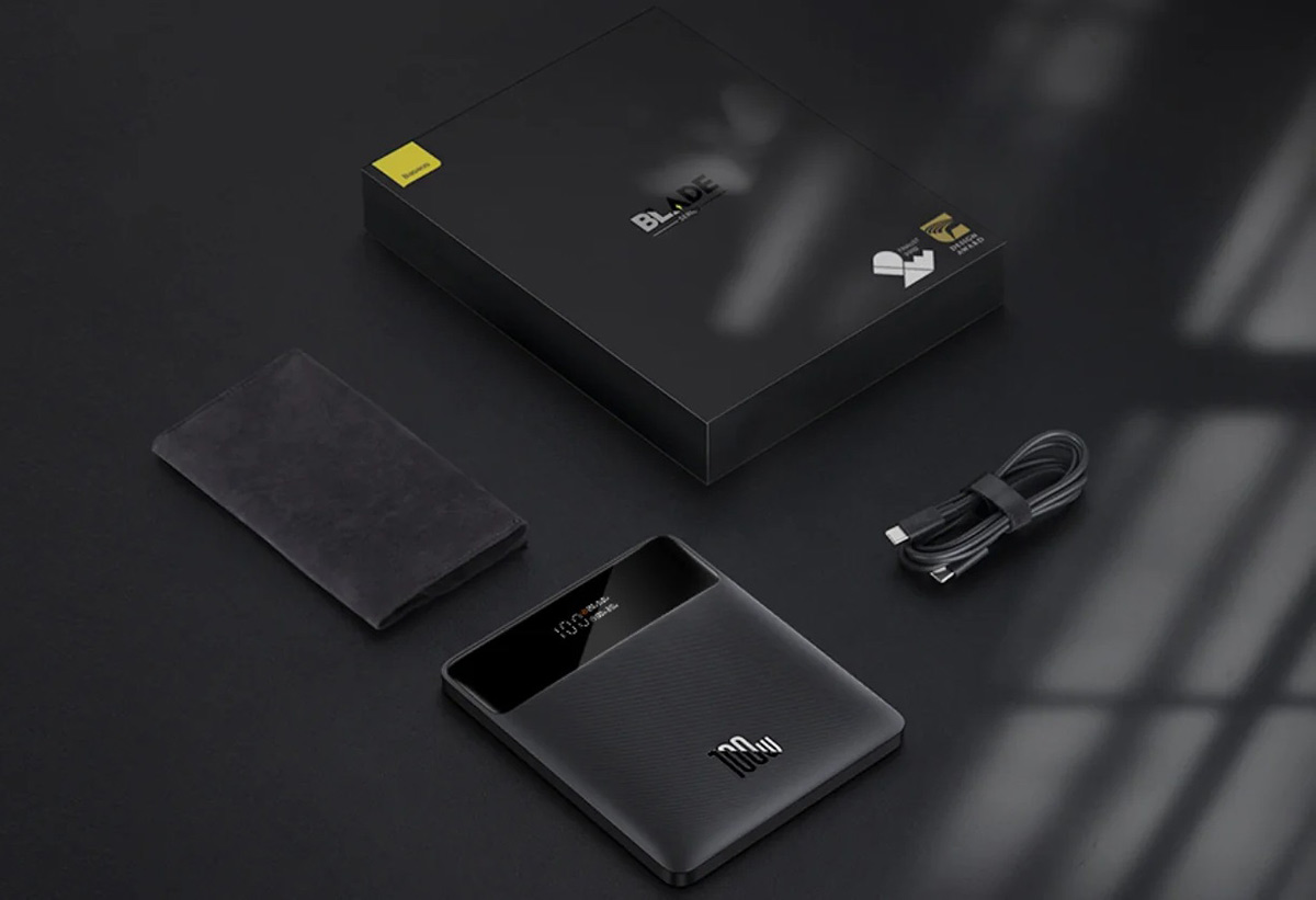 بسته‌بندی پاوربانک بیسوس Blade 100W 20000mAh مدل PPBLD100-X به‌همراه یک کابل USB-C به USB-C و دفترچه راهنمای کاربر